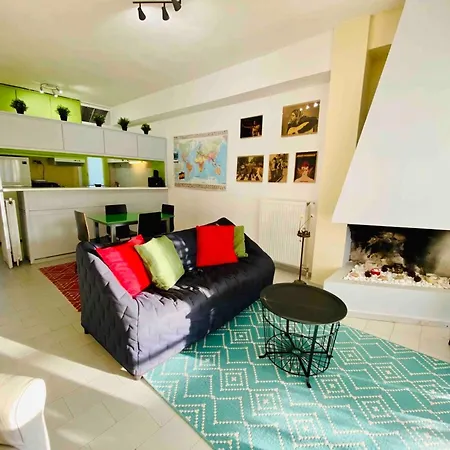 Acropolis Penthouse With 50mbps Wifi Apartment