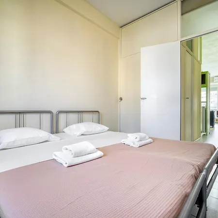 Acropolis Penthouse With 50mbps Wifi Apartment